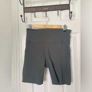 Athleta Ultimate Stash Pock 7” Shorts - Medium